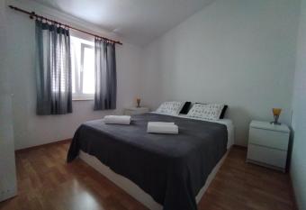 Ervin cosy apartment 4 pax allows 18 year olds to book a room