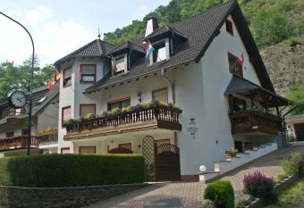 Pension Belzer allows 18 year olds to book a room