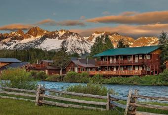 Redfish Riverside Inn has Balcony rooms