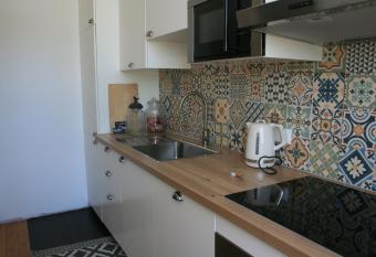 QUAI SOUCHET allows 18 year olds to book a room