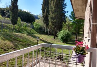 B&B IL TORCHIO-URBINO has Balcony rooms