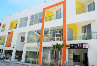 Kamusta Boutique Hotel allows 18 year olds to book a room