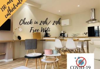 Esprit Cosy sur plateau central allows 18 year olds to book a room