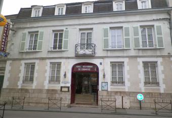 H  tel du Commerce allows 18 year olds to book a room