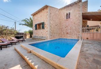 Es Cant   has Balcony rooms