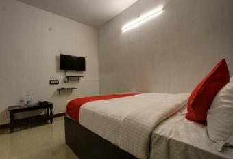 OYO Hotel 12roomz allows 18 year olds to book a room