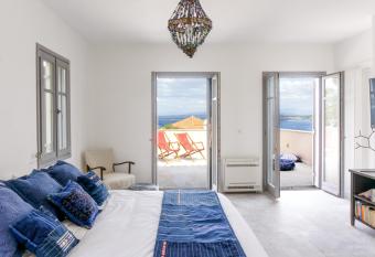 Maison Suisse with sea view in Spetses town has Balcony rooms