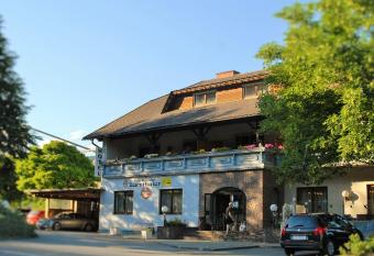B  rnthaler Gasthof Restaurant has Balcony rooms