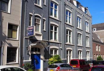 Euphemia Budget Old City Canal Zone allows 18 year olds to book a room