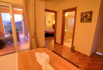 Agroktima Elia has Balcony rooms