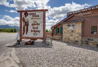 Snake River Roadhouse by KABINO Air Conditioning WiFi Bar Below Pool Table Shuffleboard Yummy Food has Balcony rooms