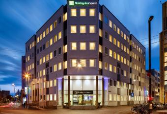 Holiday Inn Express Arnhem, an IHG Hotel allows 18 year olds to book a room