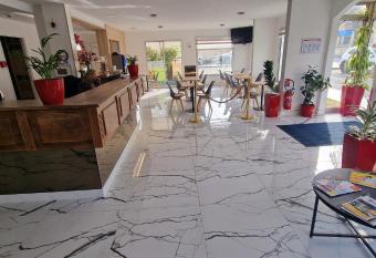 Kyriad Direct Arpajon allows 18 year olds to book a room