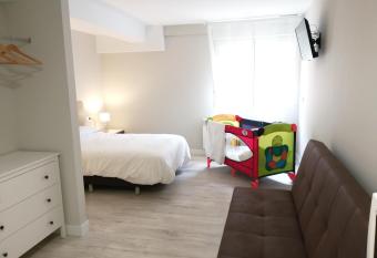 Estudios los Arcos allows 18 year olds to book a room