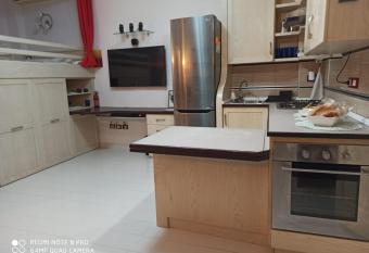 Da Sepideh has Balcony rooms