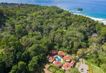 Terrazas del Caribe Aparthotel allows 18 year olds to book a room