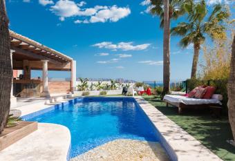 Villa exclusiva con espectaculares vistas al Mediterr  neo has Balcony rooms
