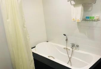 Hotel Capital has rooms with a private hot tub