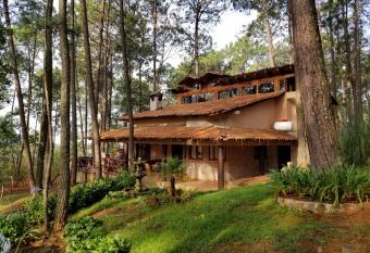 Caba  a rustica a 1km de cascada has Balcony rooms