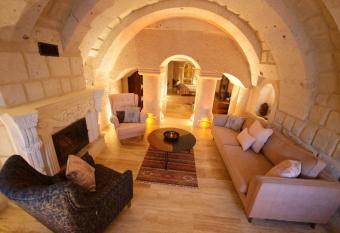 Nino Cave Suites has rooms with a private hot tub