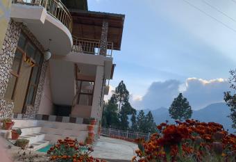 Aaradhey Cottage has Balcony rooms