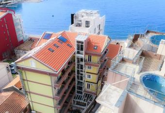 Apartmani Luka - Vila Brzulovic has Balcony rooms