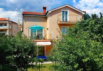 Appartaments Lion has Balcony rooms