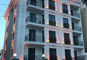 White Golden Suite Hotel has Balcony rooms