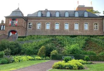 Burg Wassenberg allows 18 year olds to book a room