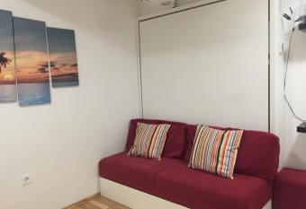 Apartment Red Square allows 18 year olds to book a room