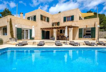 Can Moustique has Balcony rooms