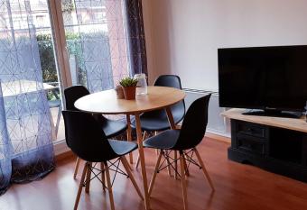 Chez Damien has Balcony rooms