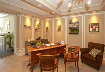 Hotel Central allows 18 year olds to book a room