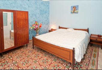 Shaka guest house has Balcony rooms