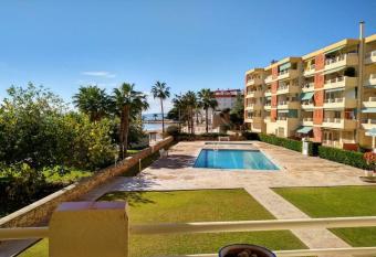 Primera Linea de Mar con Piscina has Balcony rooms