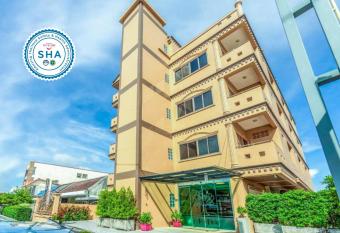 LE DA Hotel SHA allows 18 year olds to book a room