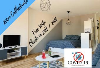 Esprit Studio sur plateau central allows 18 year olds to book a room