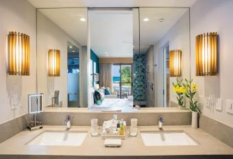 Dreams Natura Resort & Spa - All Inclusive has rooms with a private hot tub