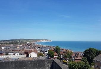 The Wight Bay Hotel - Isle of Wight allows 18 year olds to book a room