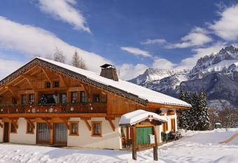 Le Charvet has Balcony rooms