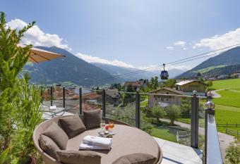Hotel Waldfriede - Der Logenplatz im Zillertal has Balcony rooms