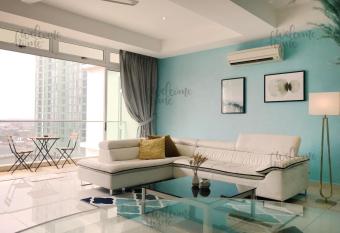 D Esplanande Residence Homestay has rooms with a private hot tub