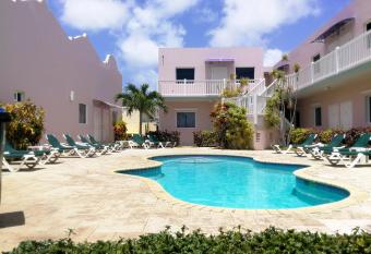 Agua Clara Eco Suites allows 18 year olds to book a room