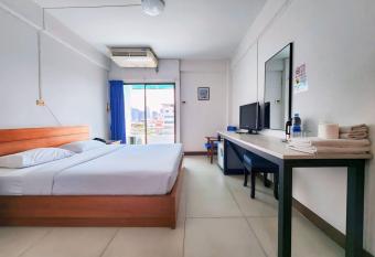 Siam Palace Hotel has Balcony rooms