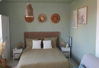 Studio ind  pendant dans maison individuelle has Balcony rooms