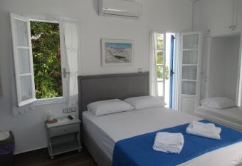 Spetses House - Near Kaiki Beach has Balcony rooms
