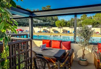 Camping Le Lagon Bleu allows 18 year olds to book a room