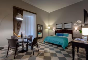 Hotel Moderno has Balcony rooms