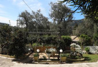 HOUSE ALEXANDER allows 18 year olds to book a room