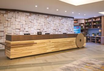 Hilton Appleton Paper Valley has rooms with a private hot tub